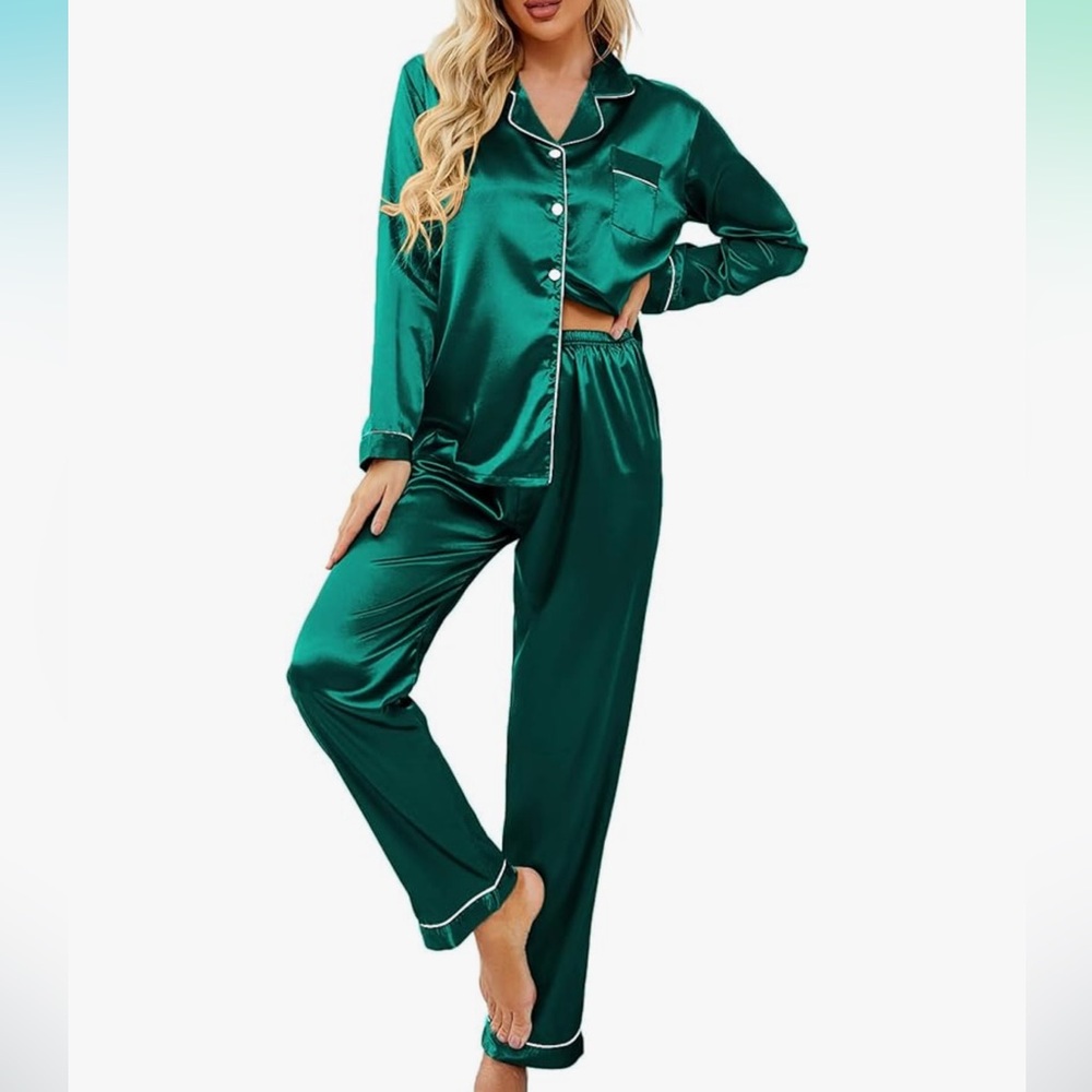Elegant Emerald Green Satin Silk Pajama Set NWT Pajamas